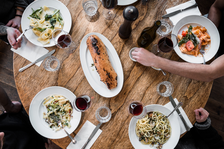 Ein kohlenhydratreiches Abendessen könnte genau das sein, was Sie für einen gesünderen Schlaf brauchen, sagt ein RD